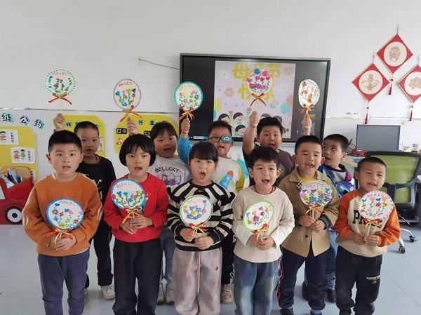 俞垛幼儿园：童心表爱意，情暖母亲节