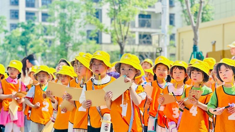 这所学校，今天来了好多小朋友！