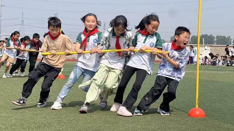 兴泰小学举行“趣味迎六一，欢笑满赛场”趣味运动会