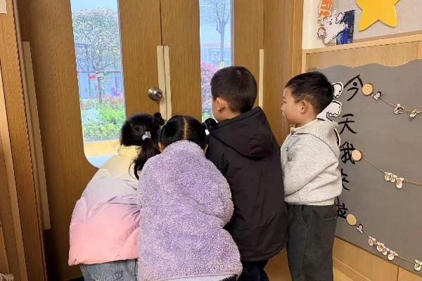 东桥幼儿园开展防恐防暴演练