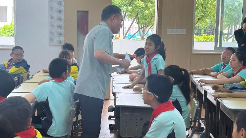 区关工委青年讲师团走进俞垛中心小学