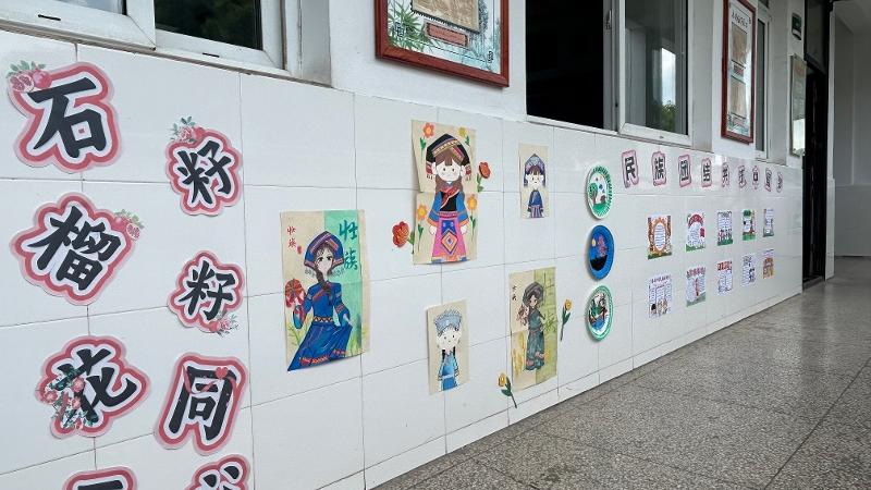 俞垛小学关工委组织师生开展“红石榴”文化墙创设活动